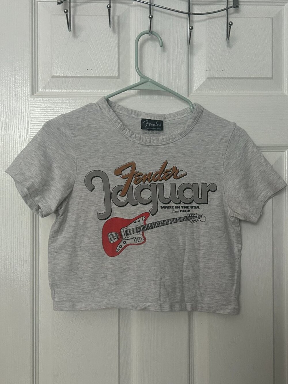 Cotton On Light Gray Cropped Graphic T-Shirt Women's Medium Fender Jaguar Guitar